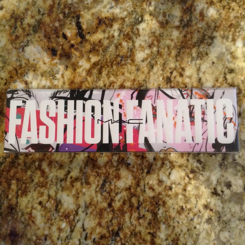 MAC FASHION FANATIC. NEW Eye Shadow Palette